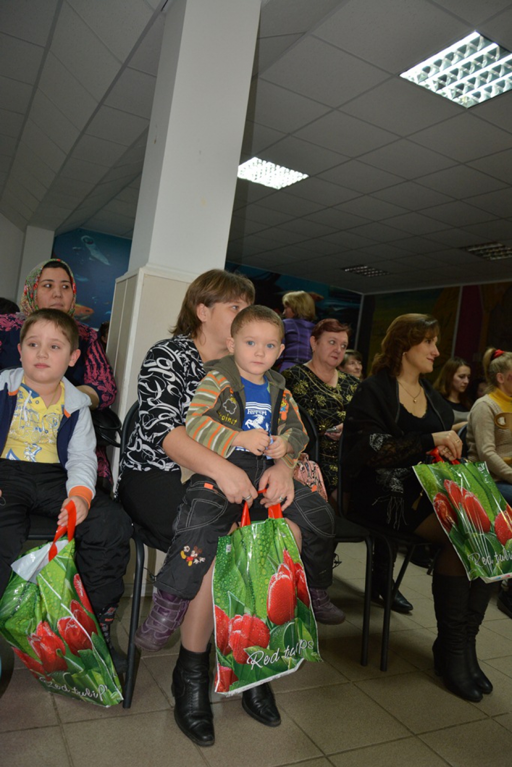 Ольга Березнева поздравила жительниц 17-го округа с Днем матери.