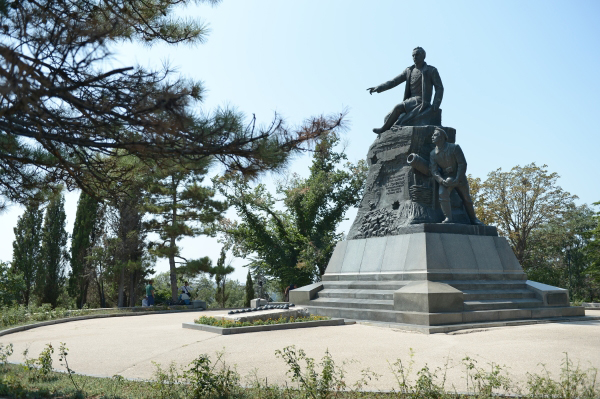 Памятник на месте смертельного ранения 5 октября 1854 года вице-адмирала Владимира Корнилова.