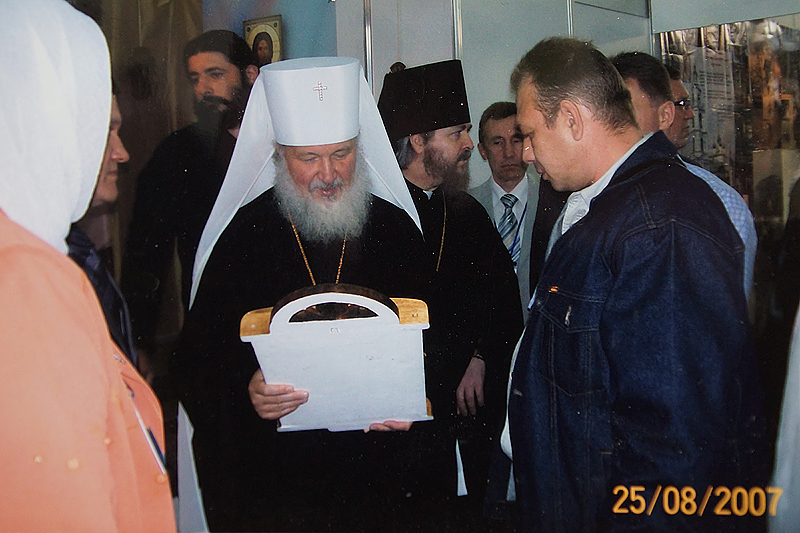 Сергей отдавал в дар свои иконы уральским монастырям и храмам.
