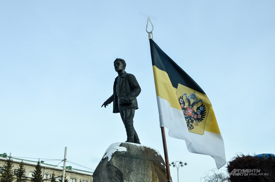 Пикет казаков за перенос памятника Якову Свердлову из центра Екатеринбурга