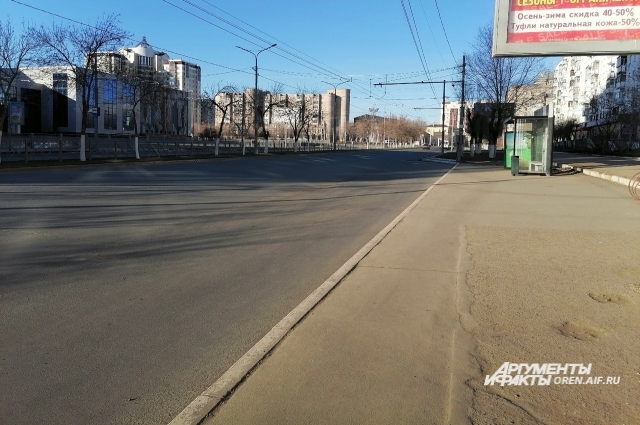 На улицах Оренбурга людей стало меньше.