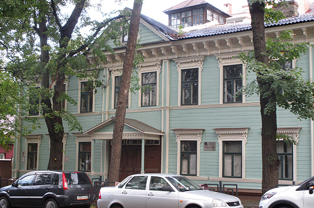 Вдова титулярного советника Авдотья Скворцова возвела многоквартирный дом для сдачи внаём.