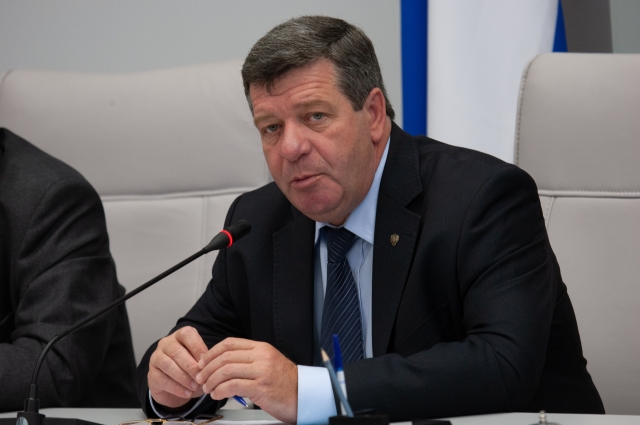 Валерий Семёнов в ЗС был председателем постоянной комиссии по финансам, бюджету и налоговой политике.