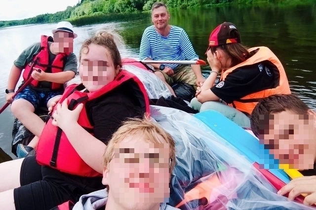 Сергей организовывал для учеников сплавы и походы