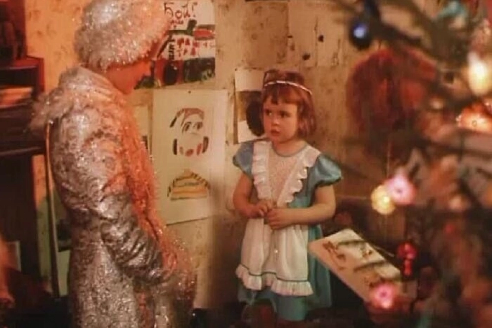 Мелодраматический сюжет был простым и незамысловатым и, наверное, своей популярностью фильм был в первую очередь обязан актерам, сыгравшим главные роли. Источник: https://kulturologia.ru/blogs/120120/45169/?ysclid=mjmkkbb5r5765232249