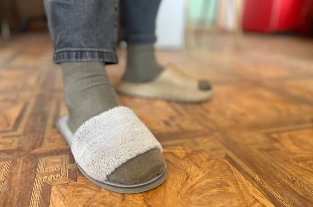 Тапочки должны быть ортопедические.