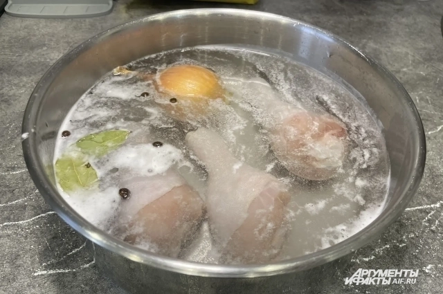 Навар нужно снять несколько раз.