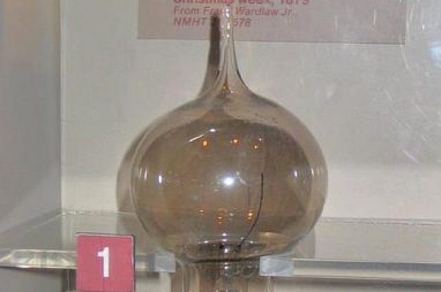 Для создания лампочки Томас Эдисон усовершенствовал разработку российских ученых.