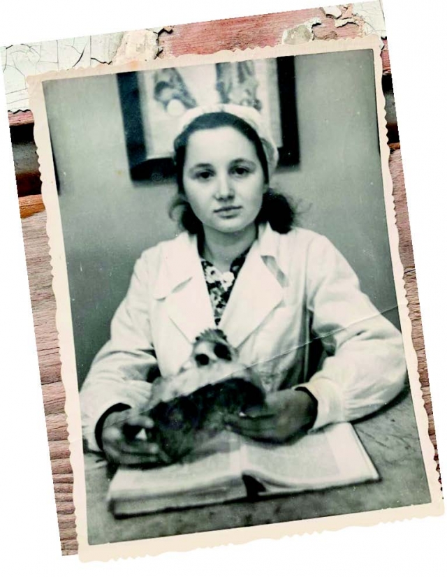Доктор Перова 65 лет назад – на 1-м курсе мединститута.