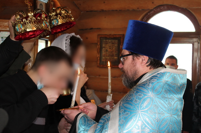 Для священника – настоятеля храма Матроны Московской отца Бориса (Зубарева) – это первое венчание в местах лишения свободы.