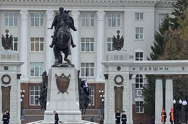 памятник Шаймуратову в Уфе