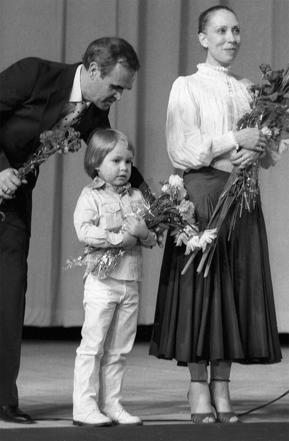 Слева направо: режиссер Глеб Панфилов, Ваня Панфилов и Инна Чурикова на XIII Международном кинофестивале. 1983 г.