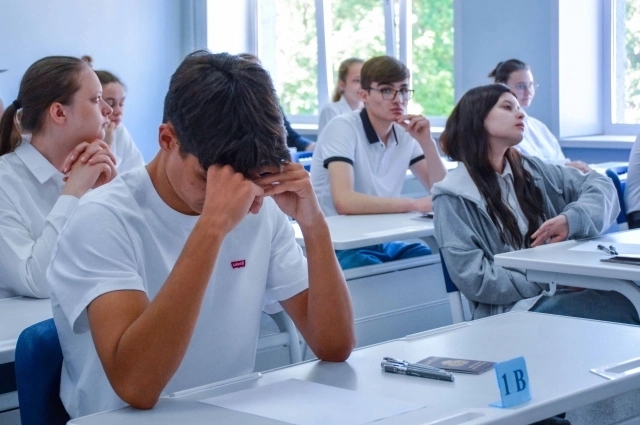 Дети испытывают большой стресс во время сдачи экзаменов. 