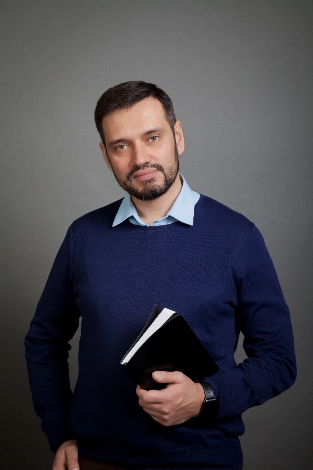 Психолог Рустам Муслумов уверен, что адаптация ребёнка-мигранта во многом зависит и от его умения общаться.