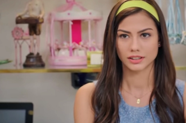 Демет Оздемир прекрасна в мелодраматических комедиях.