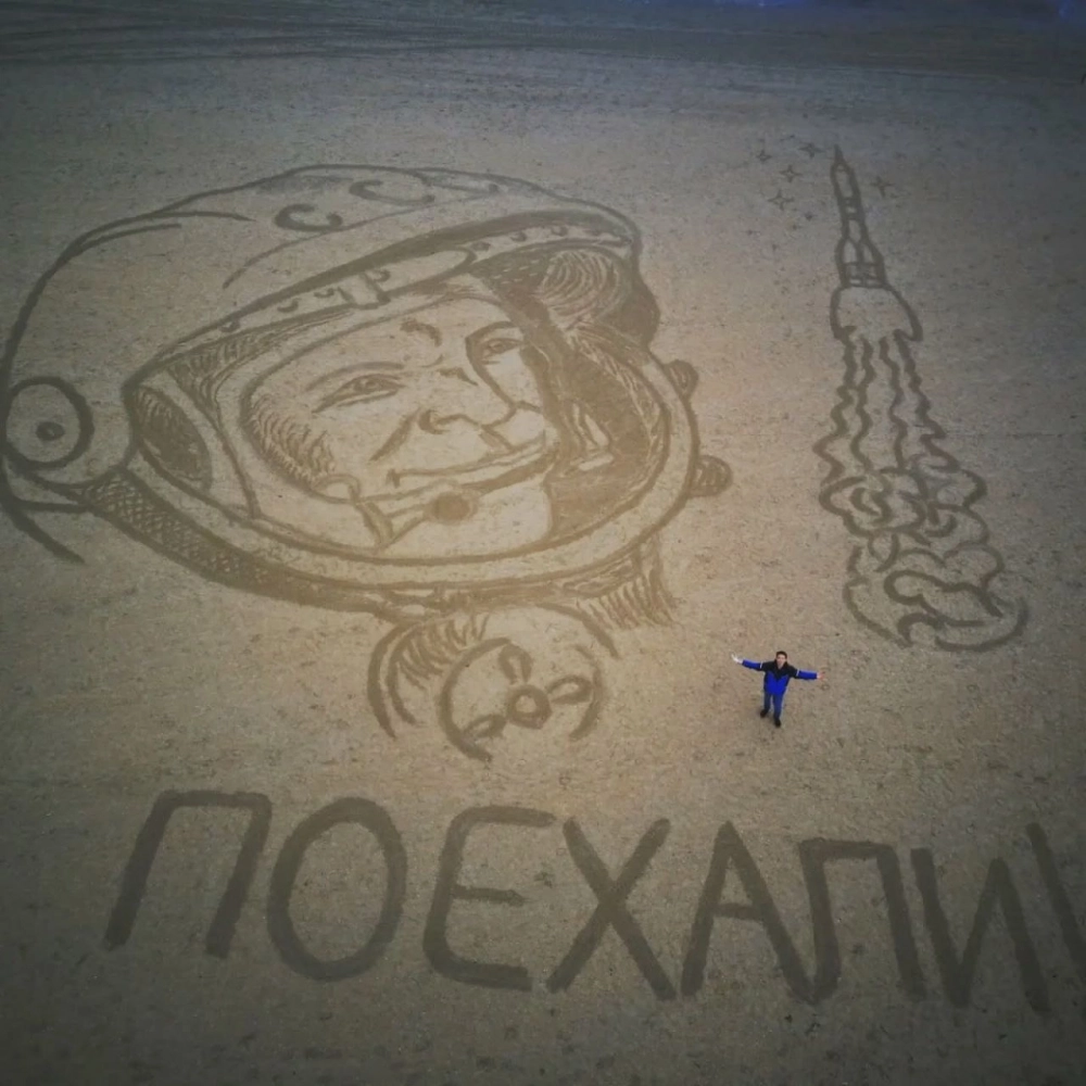 Живя в Анапе, Леодни создал огромный портрет Юрия Гагарина ко дню космонавтики.