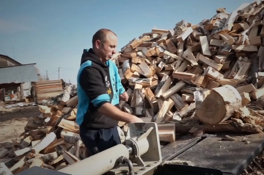 Отец Дианы - Руслан.