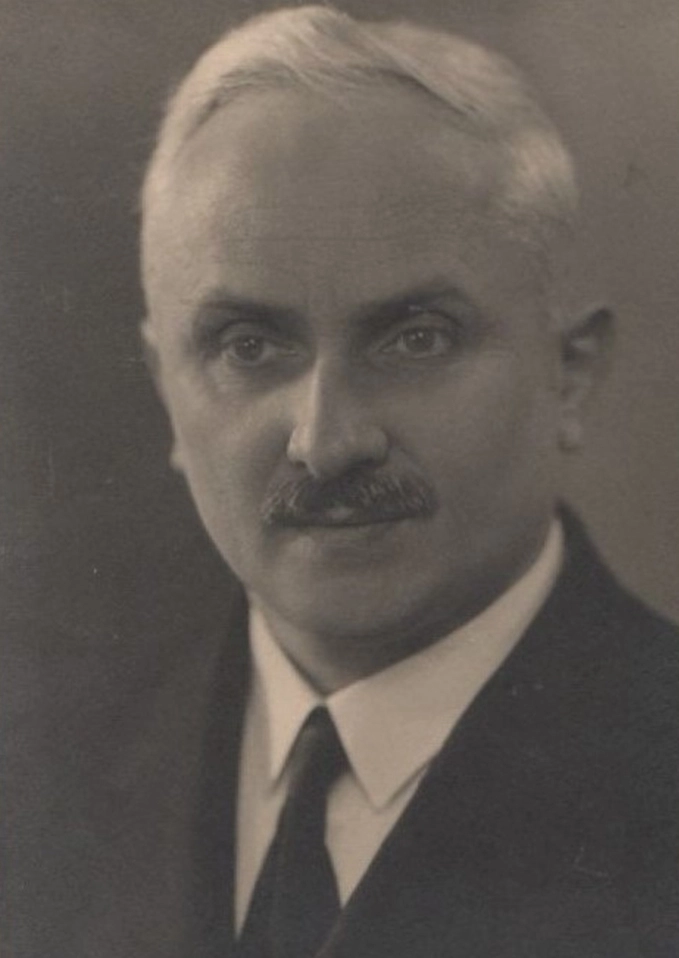 Валенин Булгаков.