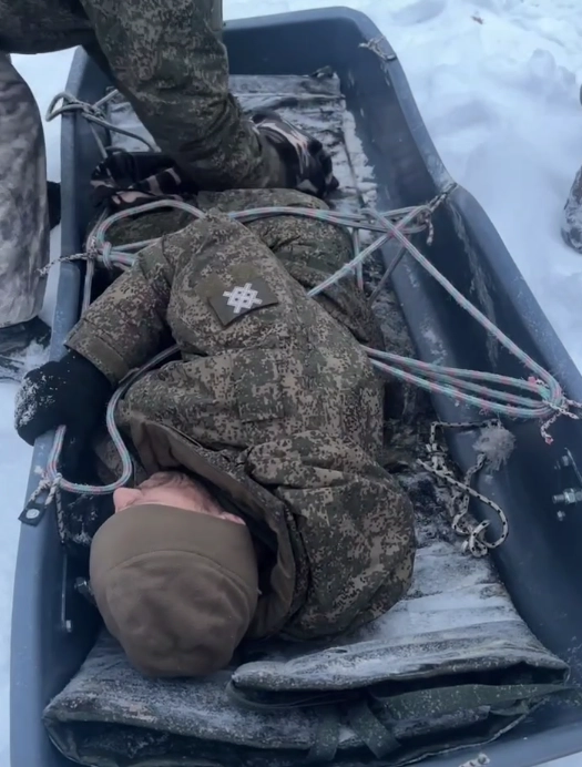 Эвакуация раненого бойца ВС РФ в зоне СВО