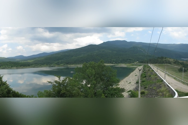 Вид на Счастливенское водохранилище у села Счастливое.