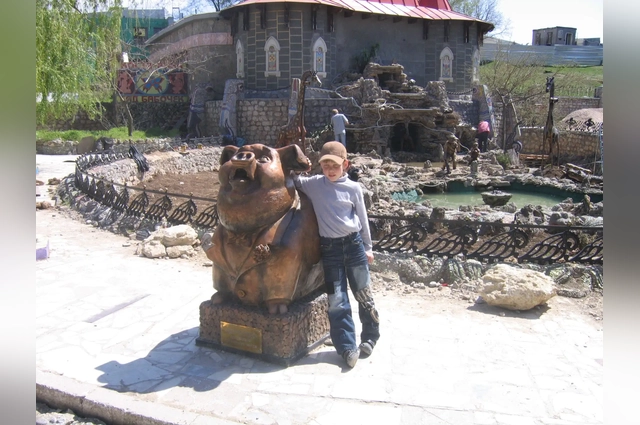 В детском эко-парке Севастополя можно начистить рыло поросенку Фунтику.