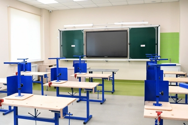 Сейчас школа в Дмитровой Горе готовится к открытию ко Дню знаний.