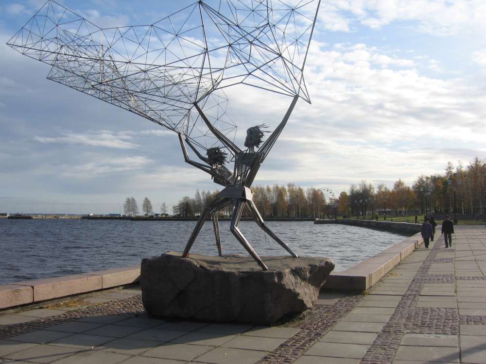 Набережная Петрозаводска - скульптура «Рыбаки», подарок из Дулута