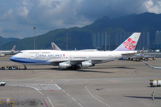 Boeing-747-400 авиакомпании в аэропорту Гонконга.
