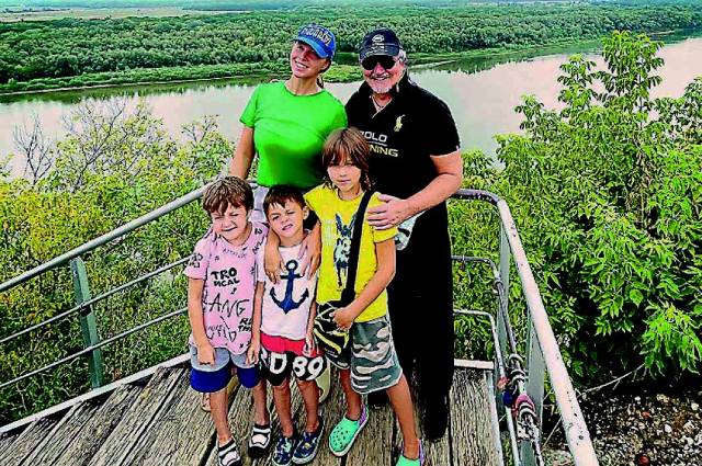 Дмитрий Дибров в отпуске с семьей