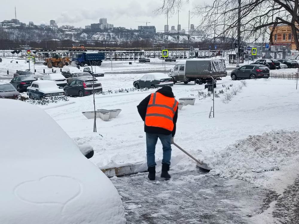 Уборка снега в Нижнем Новгороде 