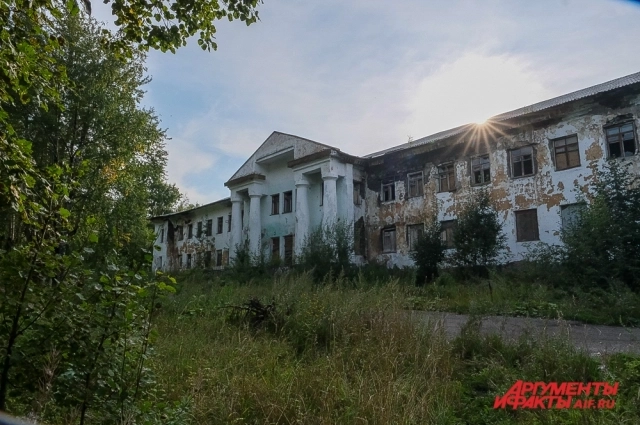 Первым делом осматривали колодцы и заброшенные здания