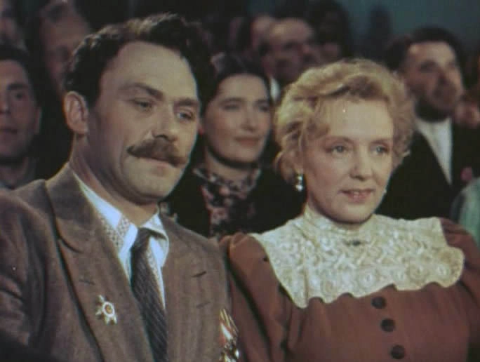 Сергей Лукьянов и Клара Лучко в фильме «Кубанские казаки», 1949 г.