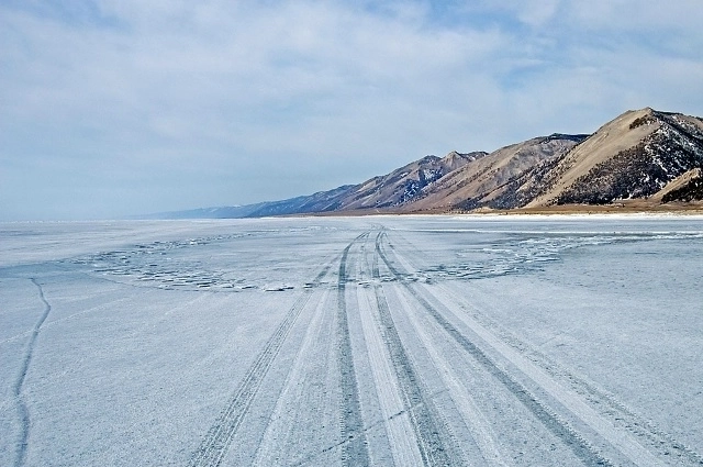 Зимний Байкал недалеко от Онгурён.