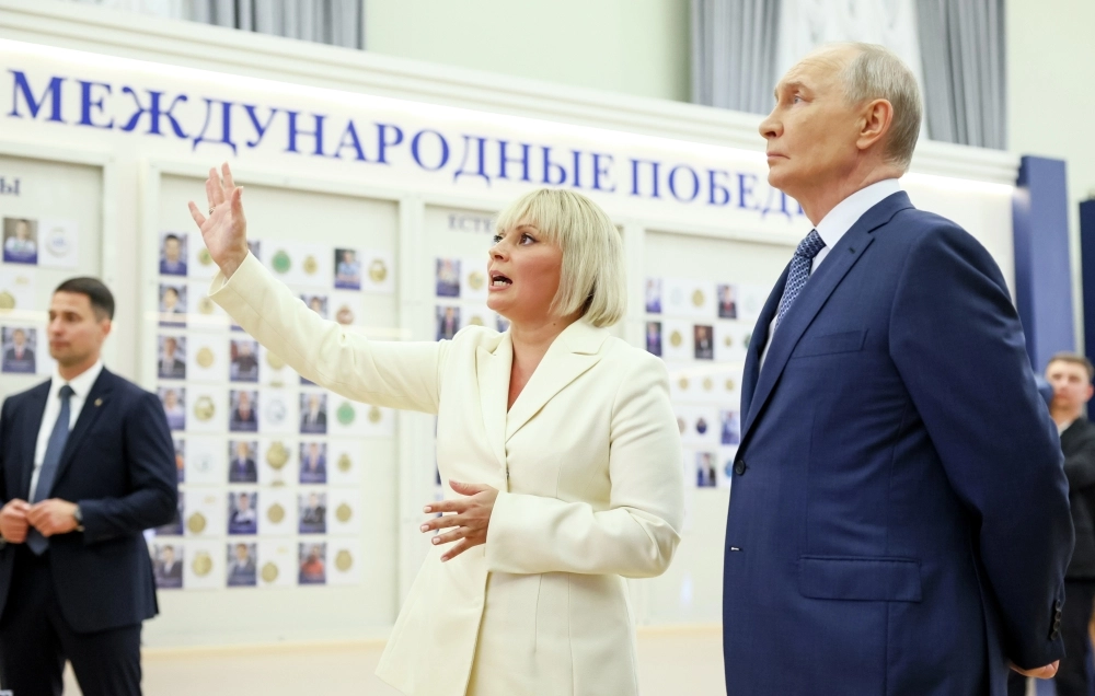 29 августа 2026. Президент РФ Владимир Путин во время посещения Московского педагогического государственного университета (МПГУ). В центре: заместитель министра просвещения РФ Ольга Колударова.