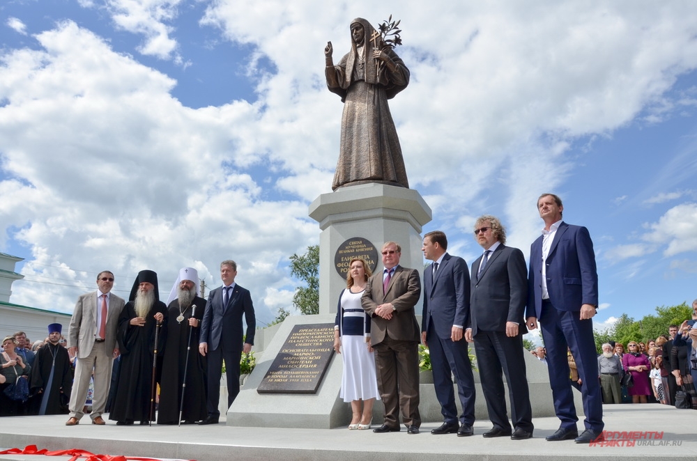 Памятник великой княгине Елизавете Фёдоровне открыли в Алапаевске в 2017 году. В этом – появится музей «Напольная школа». 
