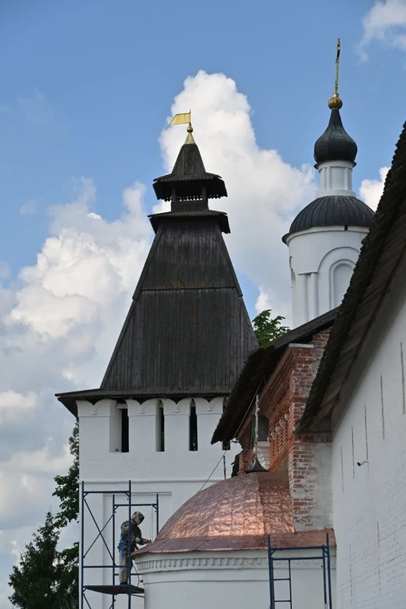 В Боровском монастыре проходит реконструкции.