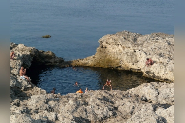 Чаша любви в Черноморском районе Крыма.