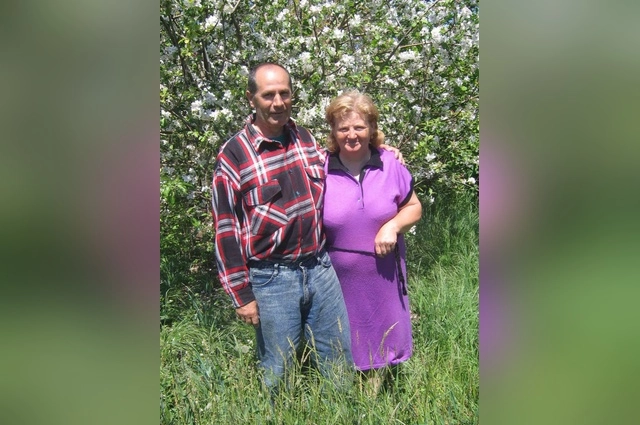 Виктор и Светлана Евдокимовы из Скворцово: в 1973 году влюблённый тракторист пропахал на холме имя своей девушки.