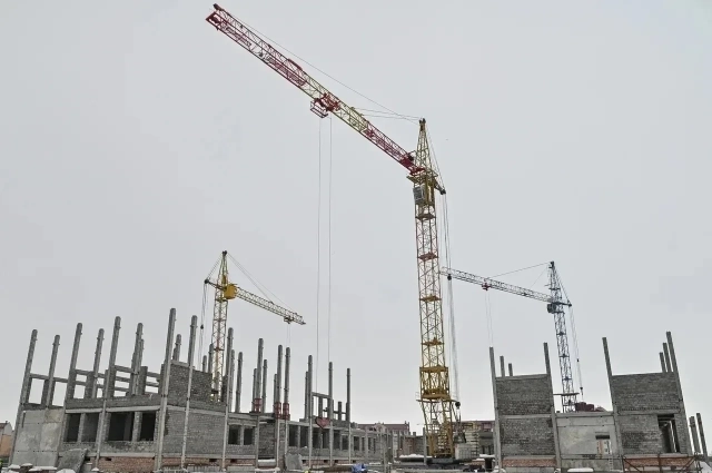 Стройки идут полным ходом.