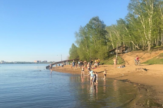 На пляже Якоби можно отдохнуть всей семьёй.