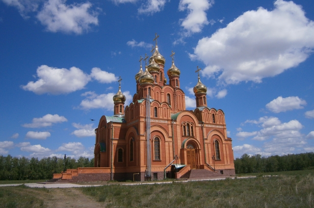 Успенский собор - доминанта Ачаирского монастыря.