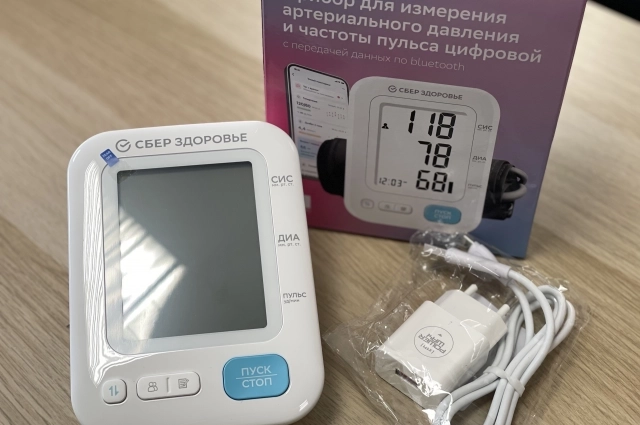 С февраля в мурманских поликлиниках бесплатно выдают умные тонометры людям, у которых есть проблемы с артериальным давлением.