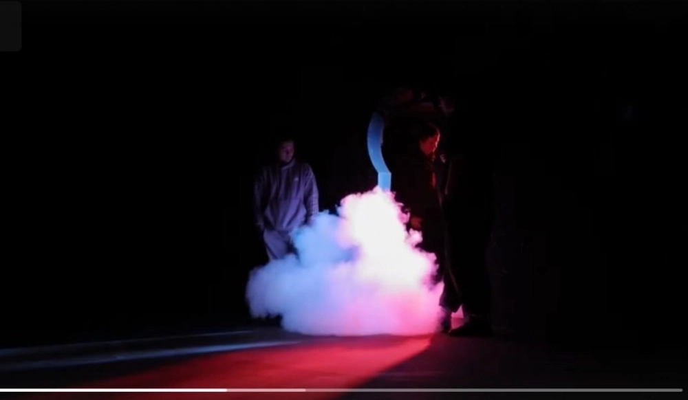 Осветители создают все визуальные эффекты сами, редко прибегая к умным устройствам.