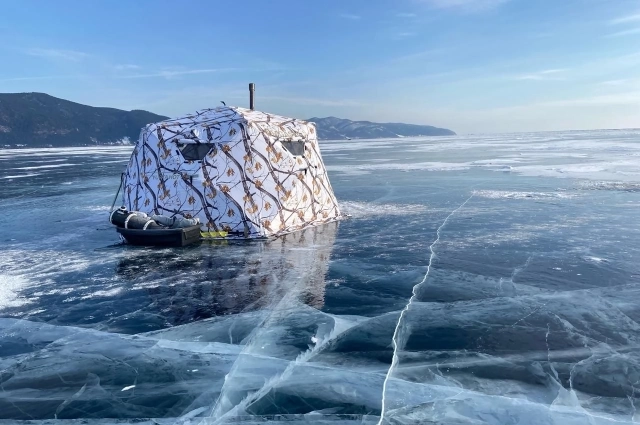 Палатка понадобится для обогрева во время рыбалки.