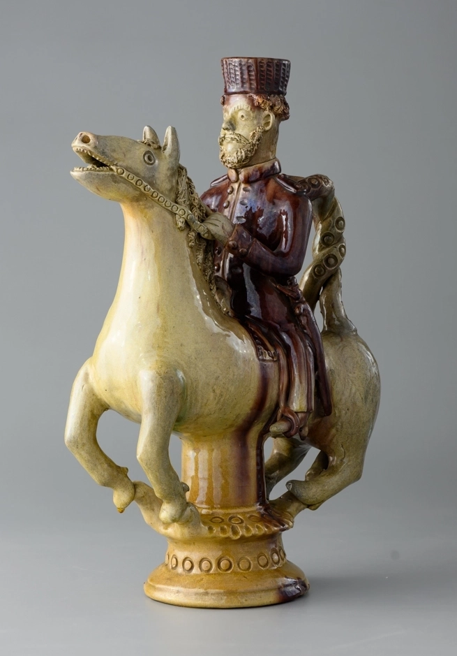 Сосуд в форме всадника. Конец XIX - начало ХХ вв. Российская империя, Рязанская губ., г. Скопин.