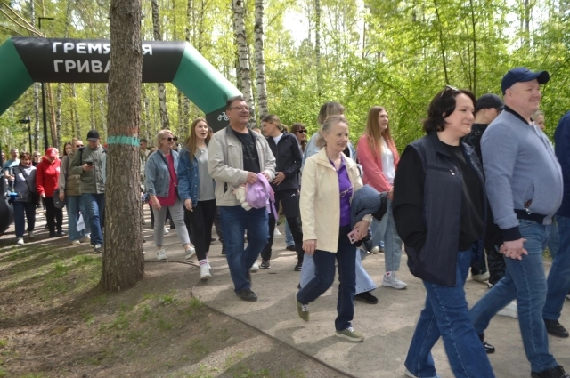 Красноярцы любят прогулки по экопарку «Гремячая грива».