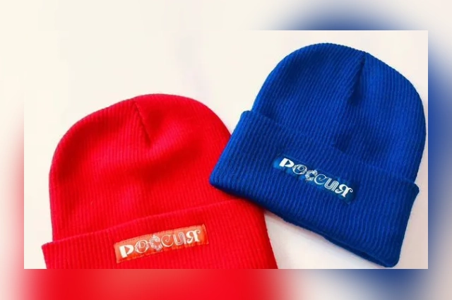 По версии следователей, Закиров и Искандеров провернули схему с поставками брендированных шапок.