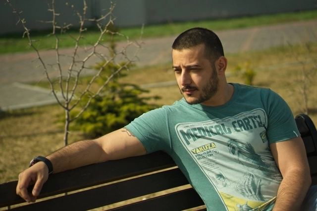 Намиг предпочитает заниматься уголовными делами.