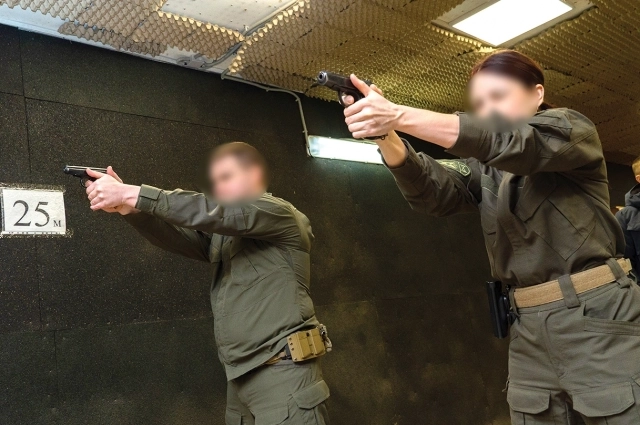 Нормативы по стрельбе Алёна сдаёт не хуже, а порой и лучше коллег-мужчин.