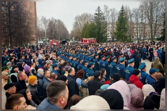 На прощание с героем пришел весь город.